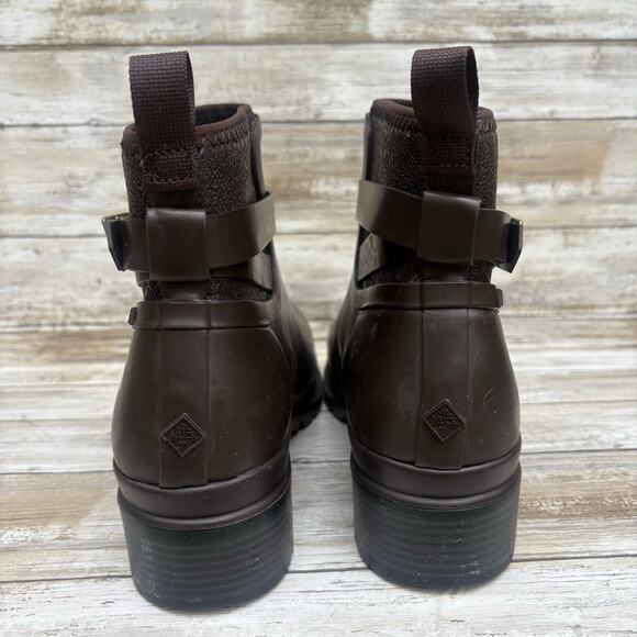 Muck Boot Co Liberty Rain Boot Sz 9 Brown Rubber Ankle Stacked Heel Buckle - Picture 5 of 15